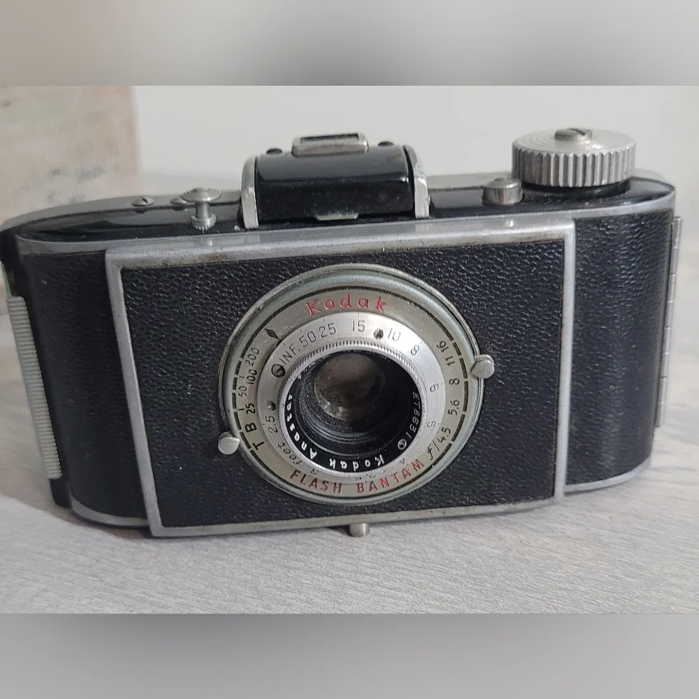 Kodak Flash Bantam Vintage Camera w/Leather Field Case Untested